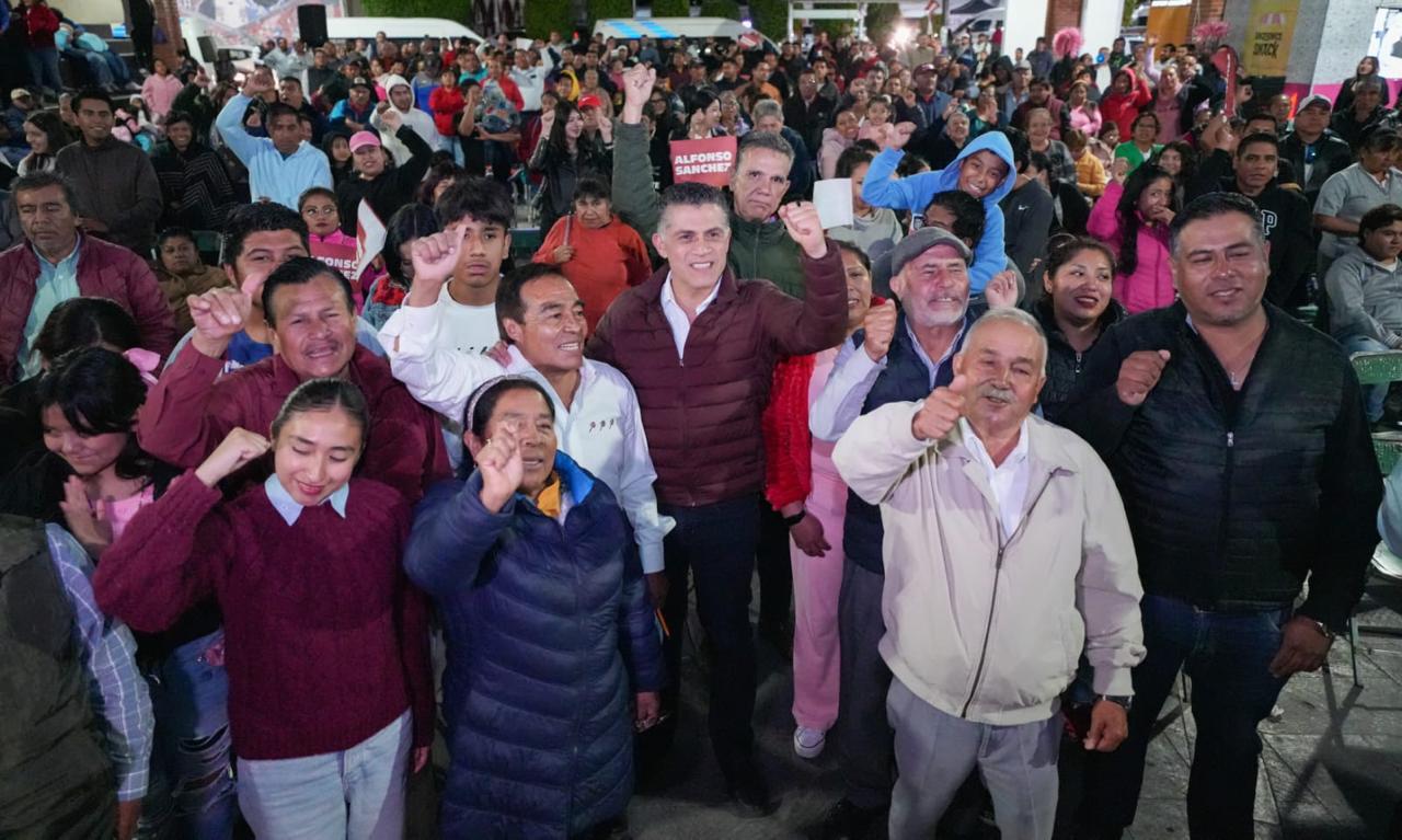 Alfonso Sánchez García recibe respaldo del sector transportista de Nativitas